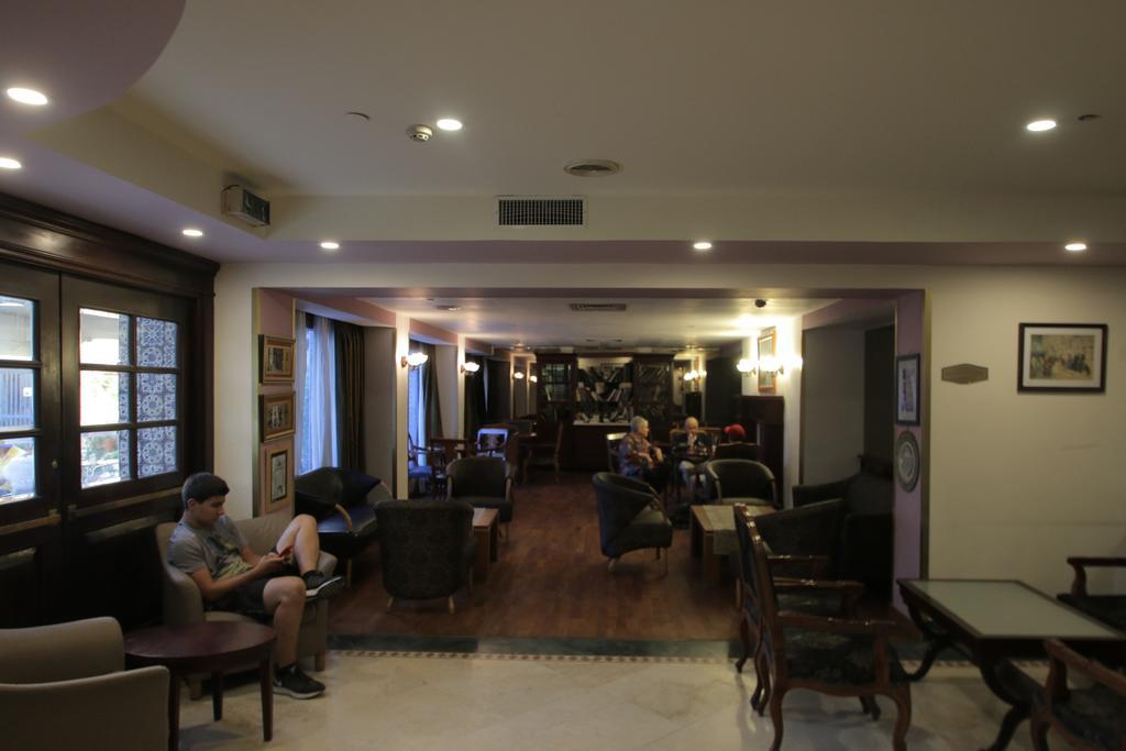 Gold Hotel